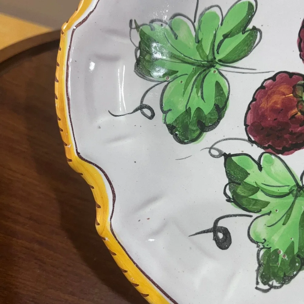 Vtg Italy 25/T Hand Painted Raspberry Majolica Ceramic Scalloped Plate 8.5